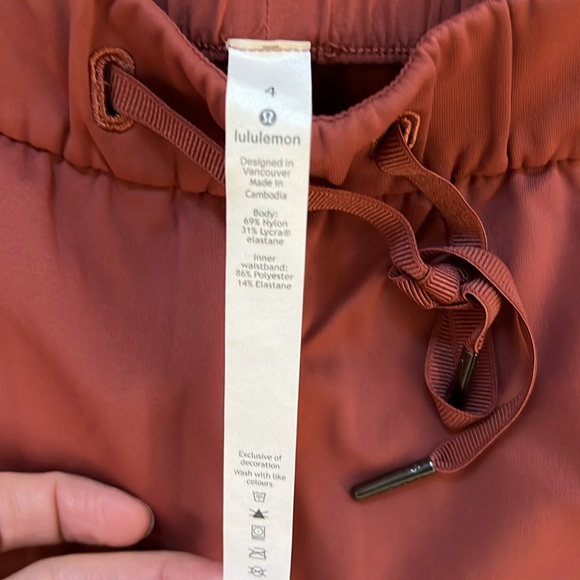 EUC Women’s Lululemon On the Fly Pant 7/8 Sz 4 - Picture 2 of 3